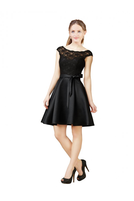 Schwarz A-Linien Illusion Ausschnitt Knielang Satin Spitze Kurze Brautjungfernkleider / Cocktailkleider / Heimkehr Kleider Hersteller